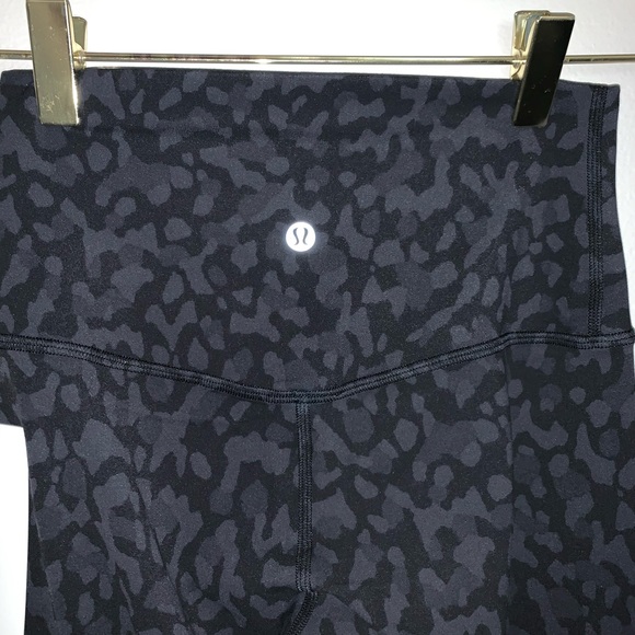 lululemon Align Crop 21" camo leopard blk legging - Picture 4 of 5